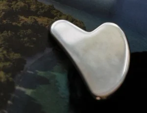 Read more about the article Seasonal Renewal Through Therapeutic Gua Sha: How I Support Winter Healing Here in Ottawa